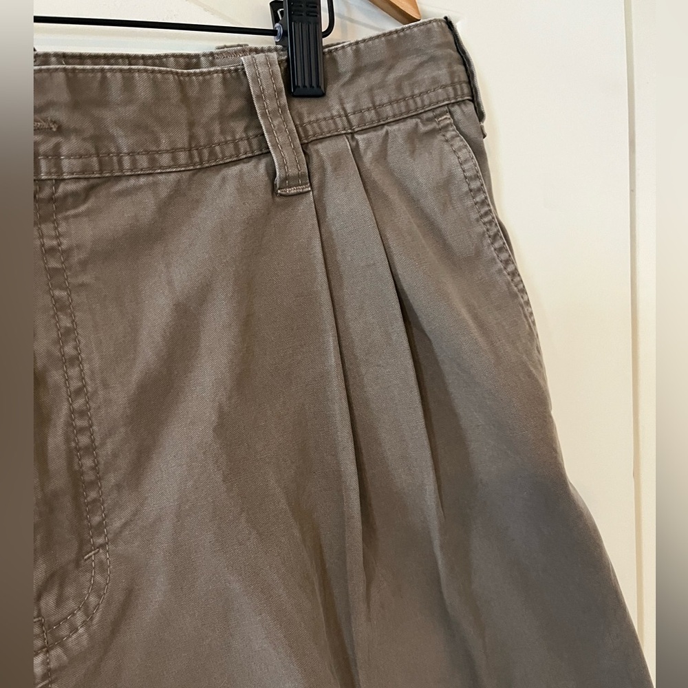 Eddie Bauer Light Brown Khaki Shorts, Front Pleats, Men’s Size 40 - Picture 8 of 12